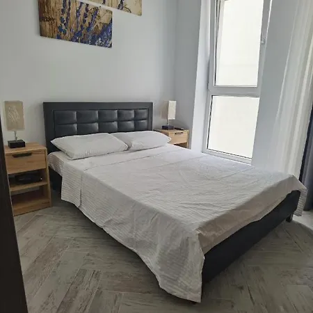 Elira Blackxy Mamaia Nord & Parking Included Apartment *