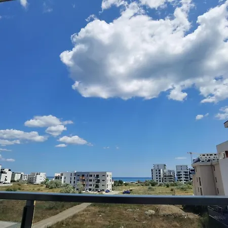 Elira Blackxy Mamaia Nord & Parking Included Apartment