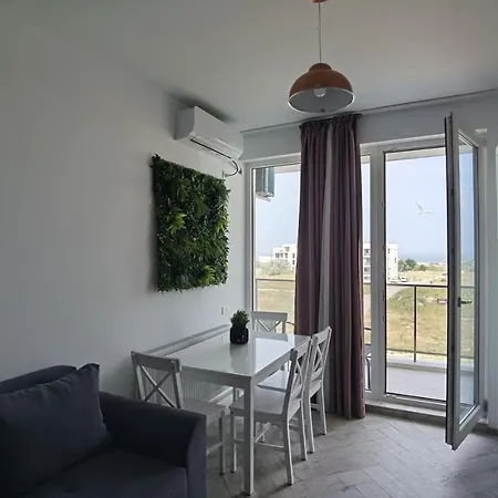 Elira Blackxy Mamaia Nord & Parking Included Apartment *