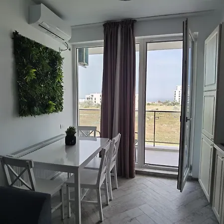 Elira Blackxy Mamaia Nord & Parking Included Apartment *