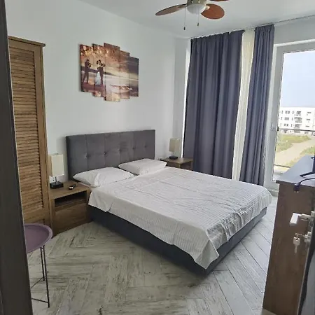 Elira Blackxy Mamaia Nord & Parking Included Apartment *