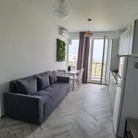 Apartment Elira Blackxy Mamaia Nord & Parking Included