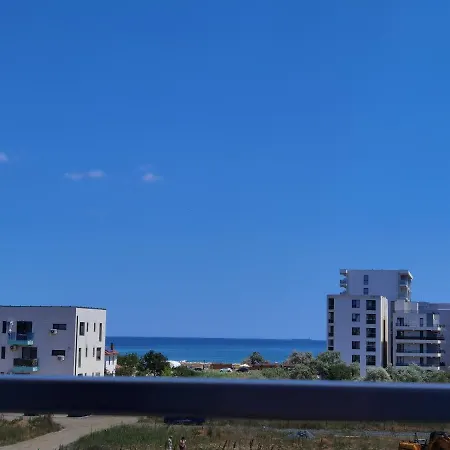 Elira Blackxy Mamaia Nord & Parking Included